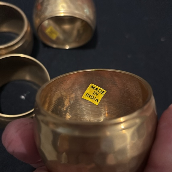 Vintage hammered brass napkin rings set of 4 from India - Picture 2 of 3